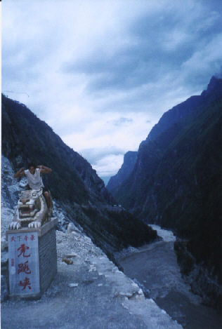 Welcome to Tiger Leaping Gorge! ROOAARRR!